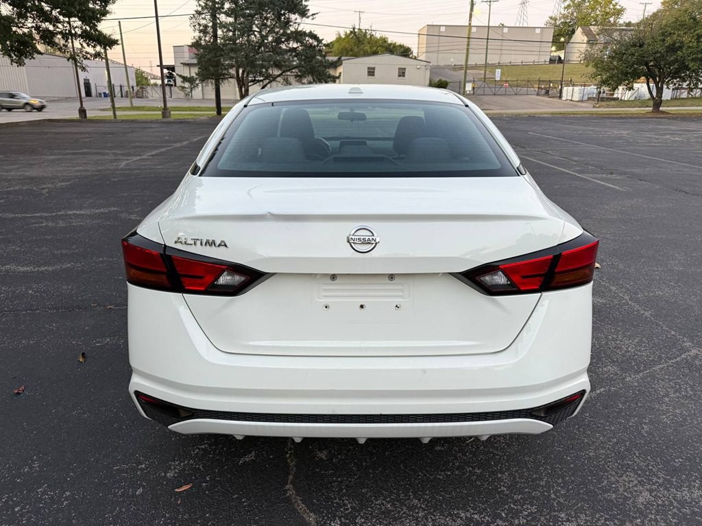 2020 Nissan Altima Image 8