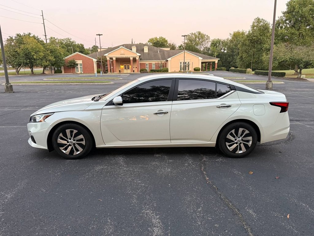 2020 Nissan Altima Image 10