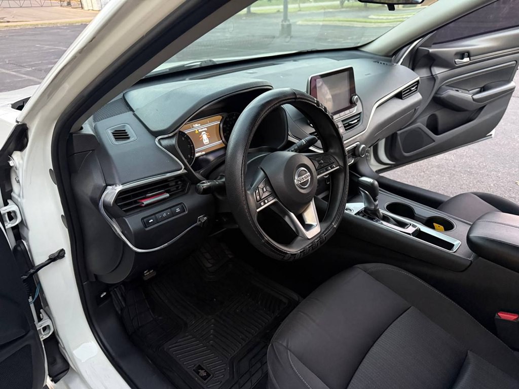 2020 Nissan Altima Image 13