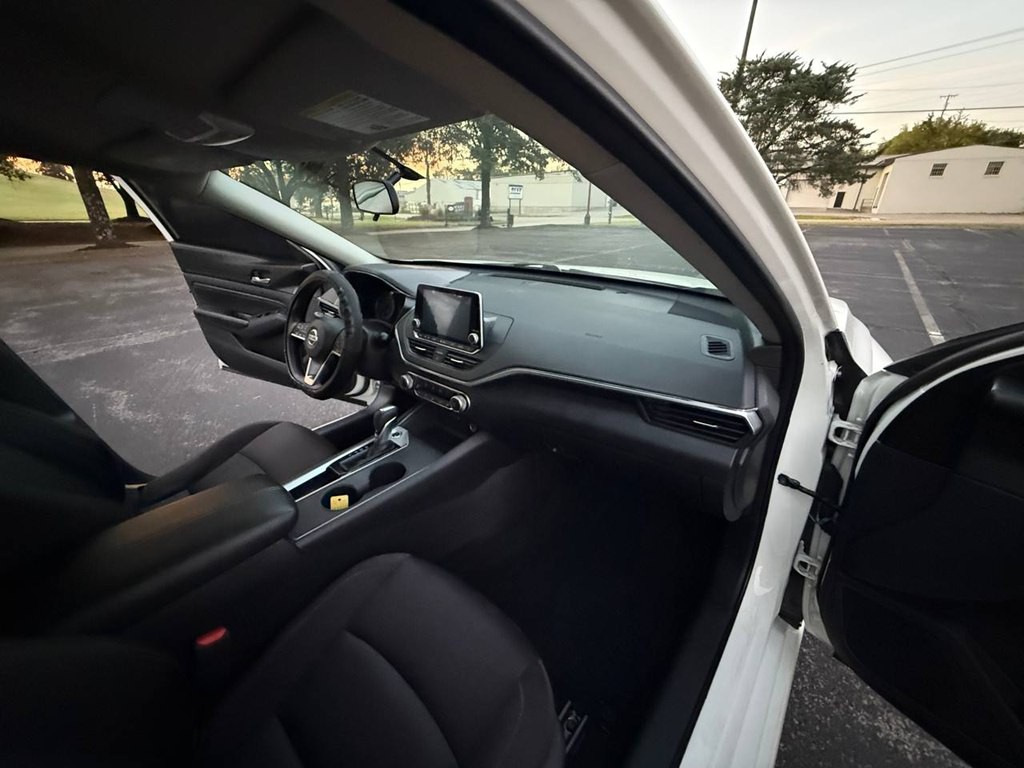 2020 Nissan Altima Image 23