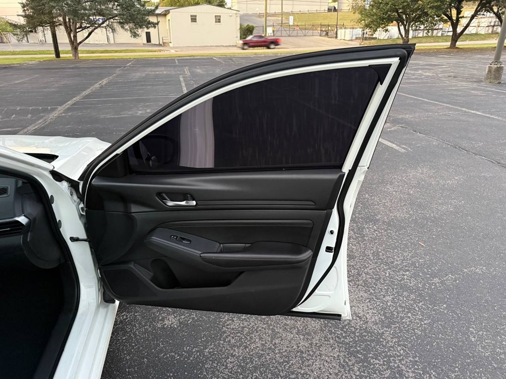 2020 Nissan Altima Image 30