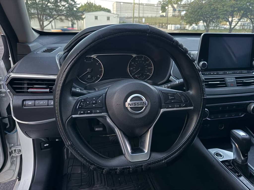 2020 Nissan Altima Image 32