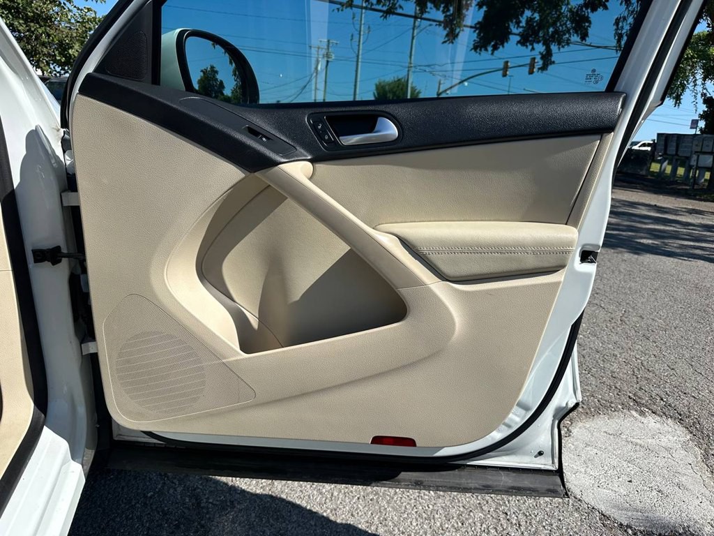 2017 Volkswagen Tiguan Image 25