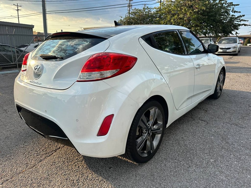 2016 Hyundai Veloster Image 7