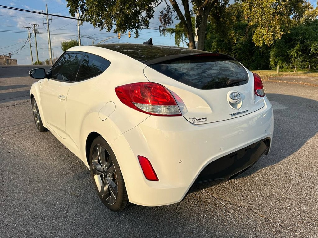 2016 Hyundai Veloster Image 9