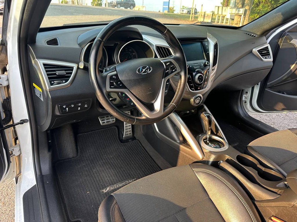 2016 Hyundai Veloster Image 14