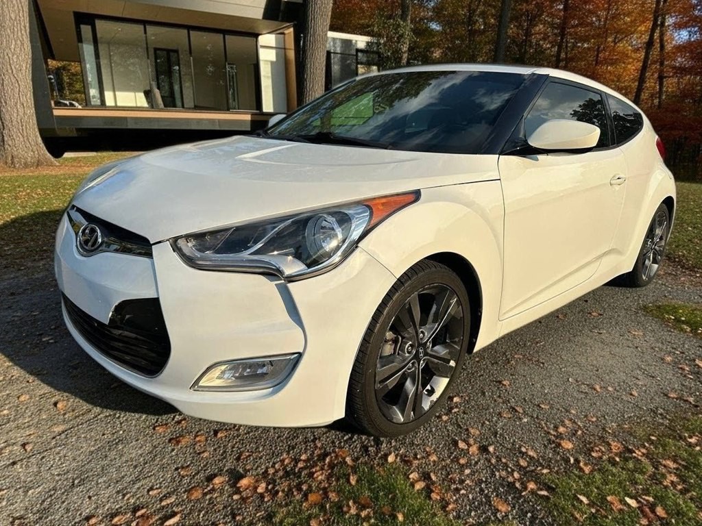 2016 Hyundai Veloster Image 1