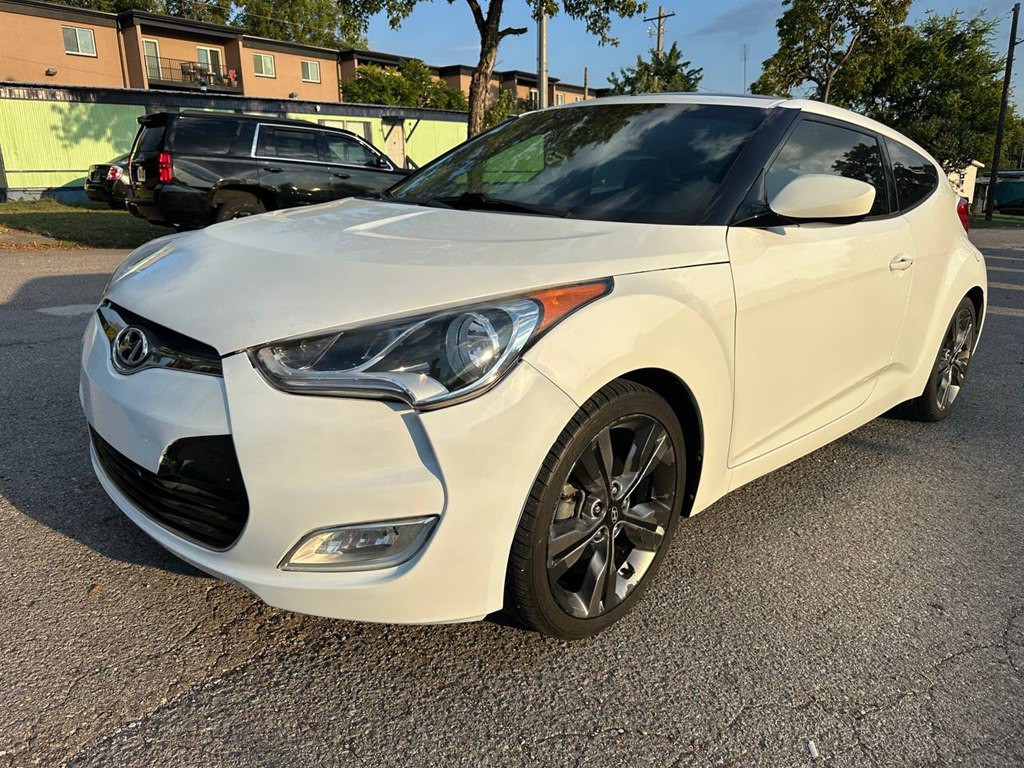 2016 Hyundai Veloster Image 2