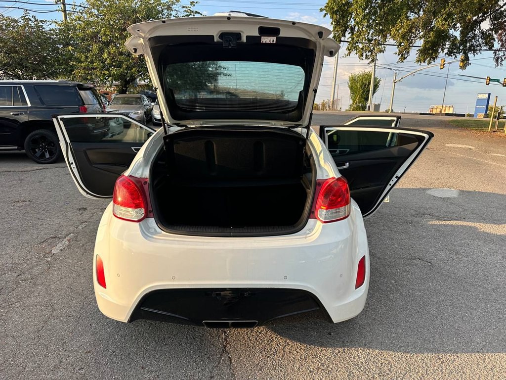 2016 Hyundai Veloster Image 13