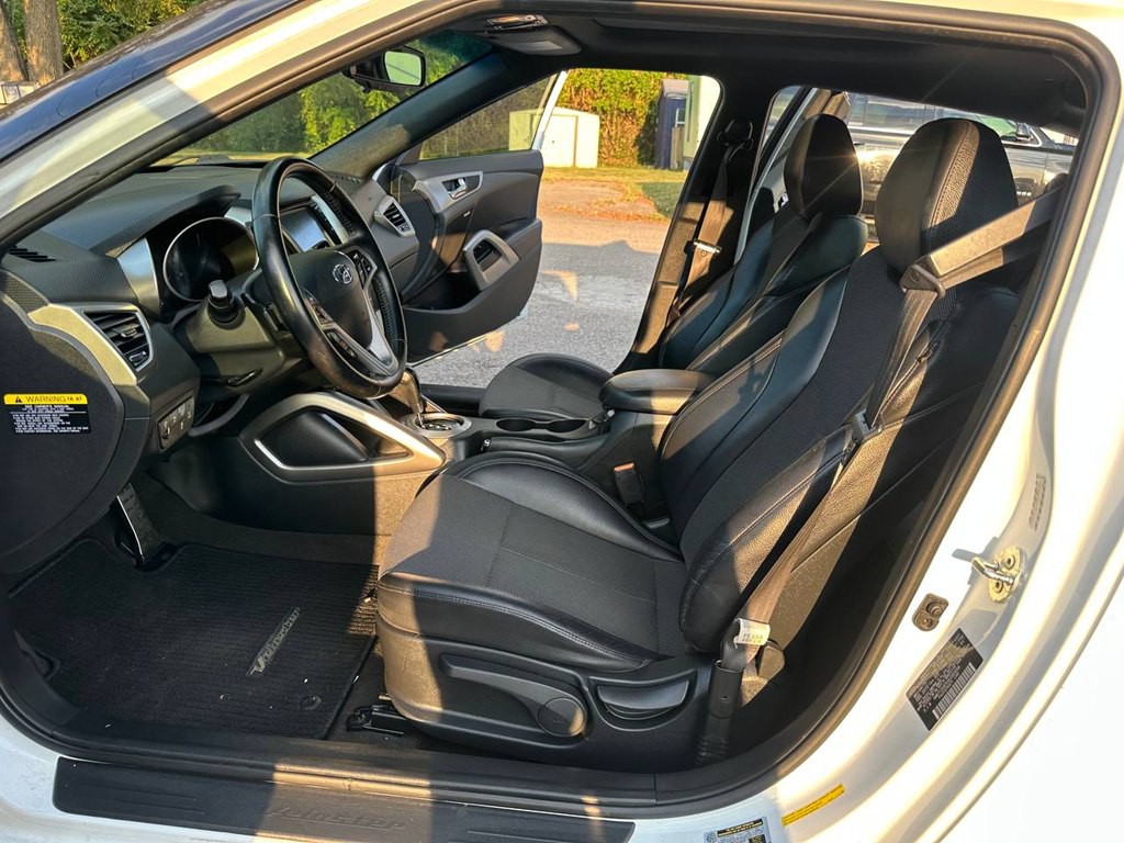 2016 Hyundai Veloster Image 15