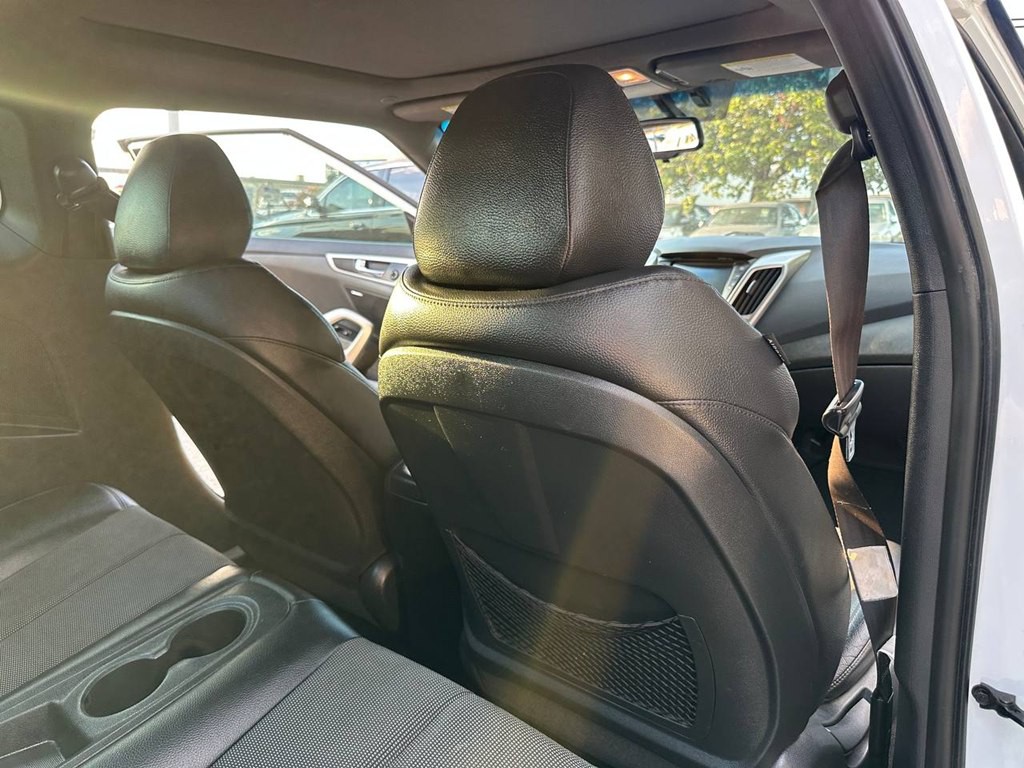 2016 Hyundai Veloster Image 17