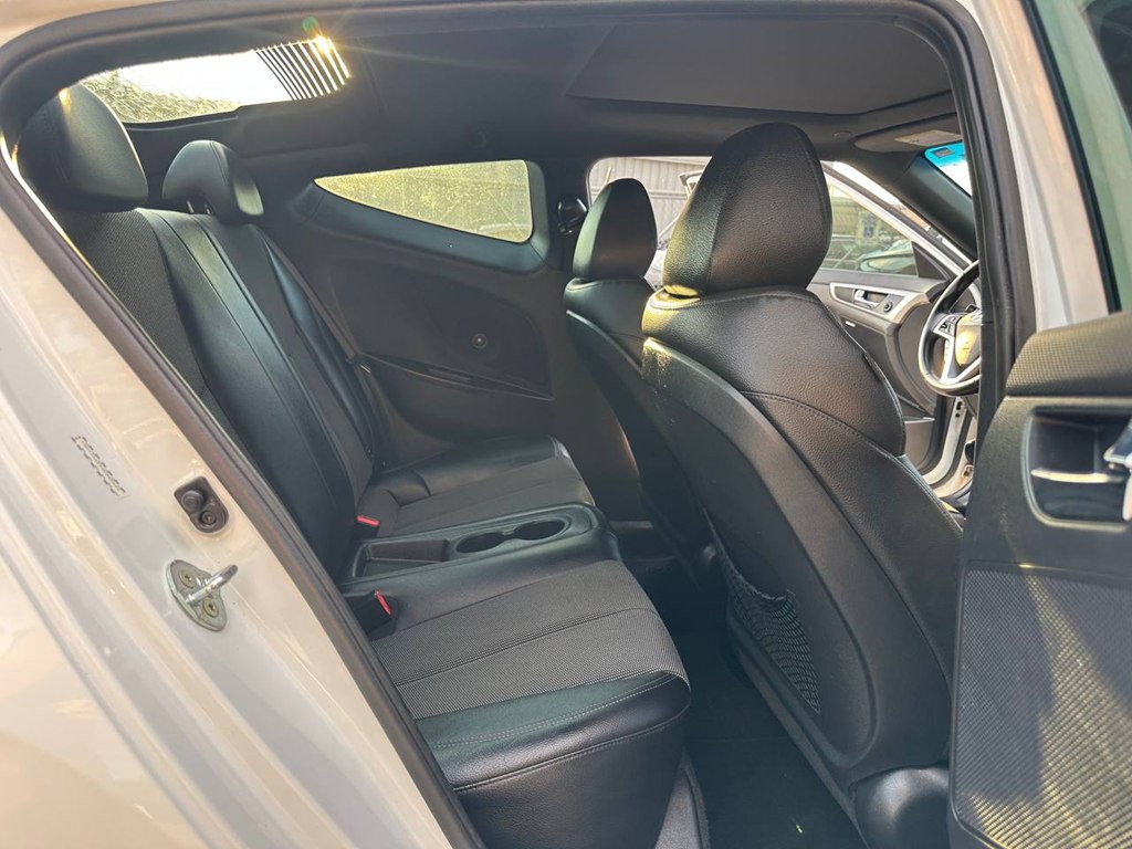 2016 Hyundai Veloster Image 18