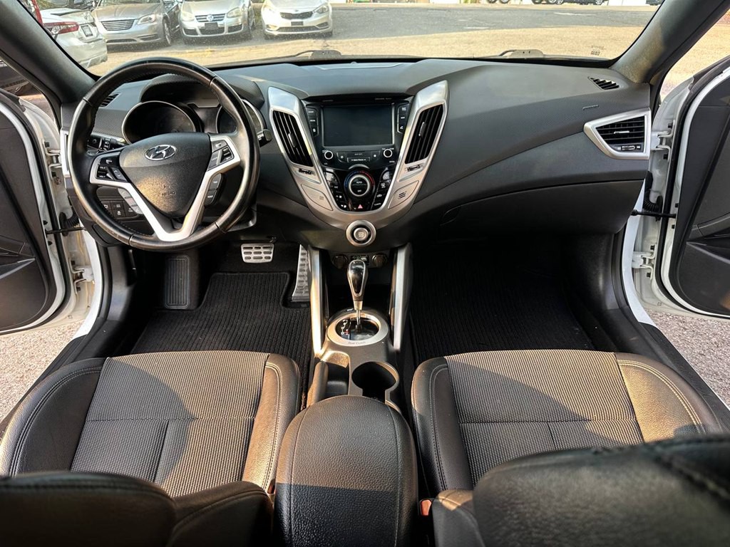 2016 Hyundai Veloster Image 19