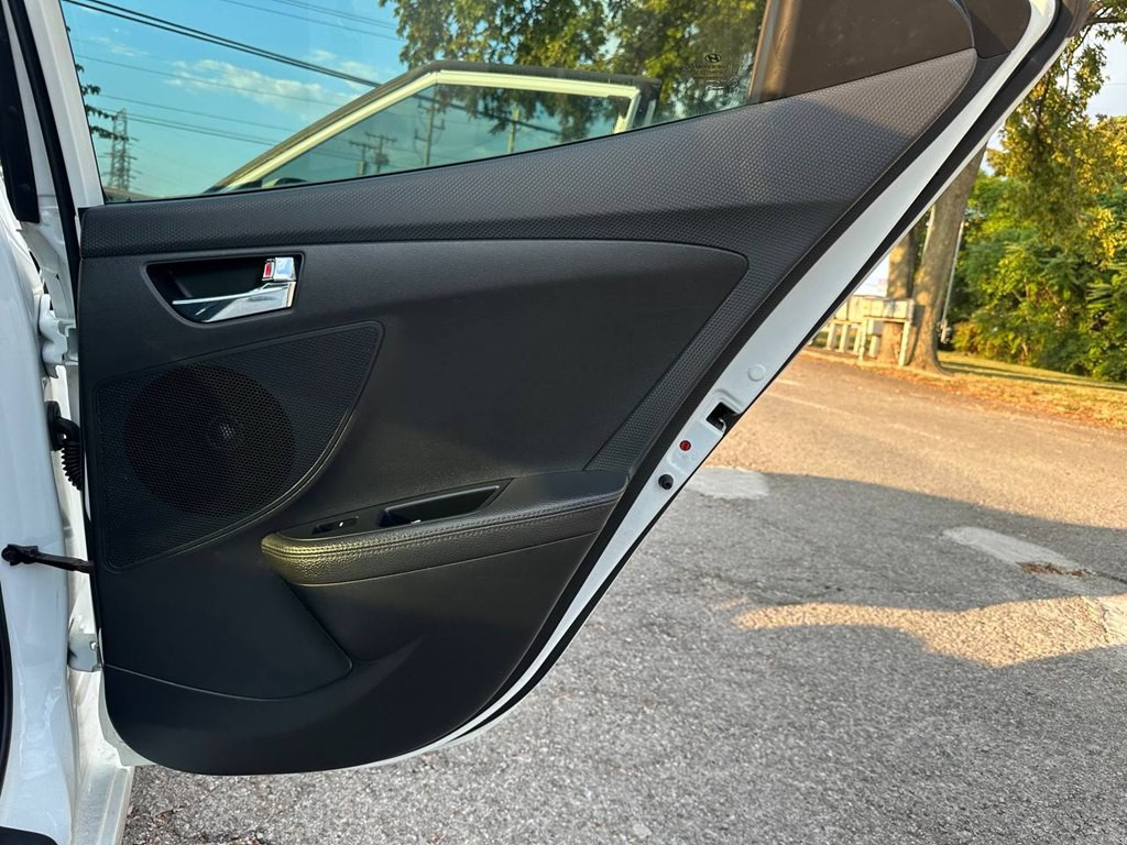 2016 Hyundai Veloster Image 20