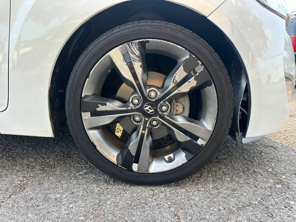 2016 Hyundai Veloster Image 25