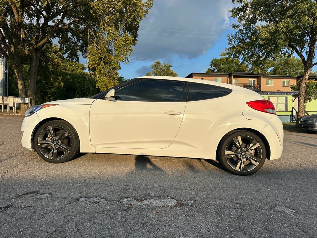 2016 Hyundai Veloster Image 8