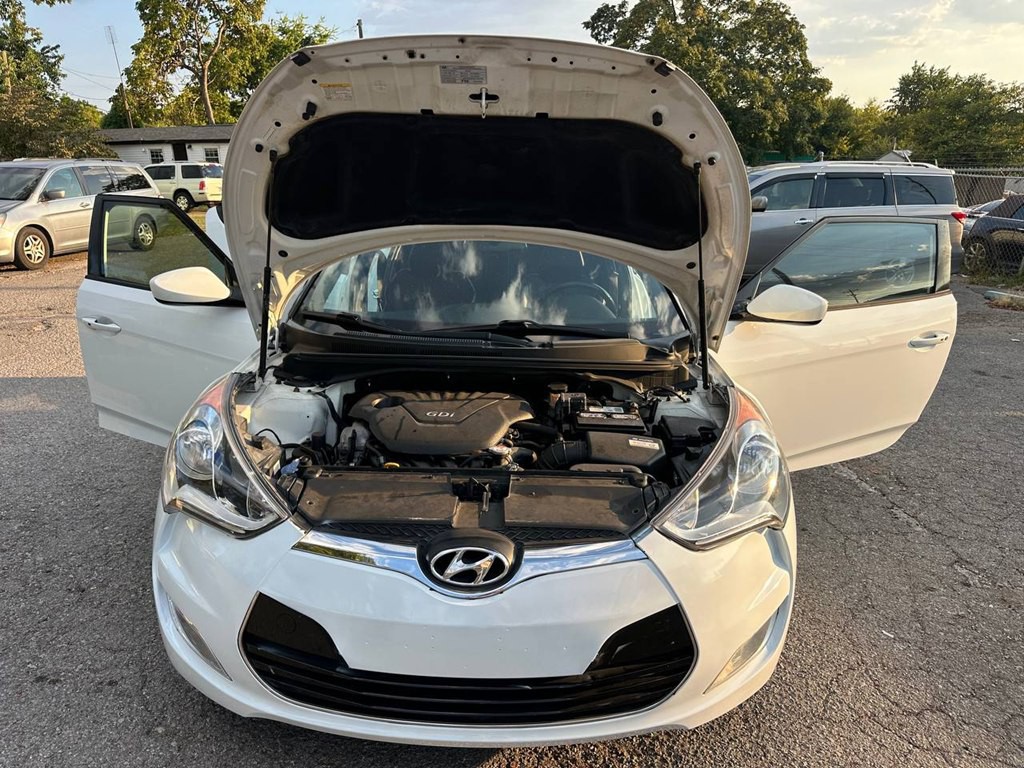 2016 Hyundai Veloster Image 10