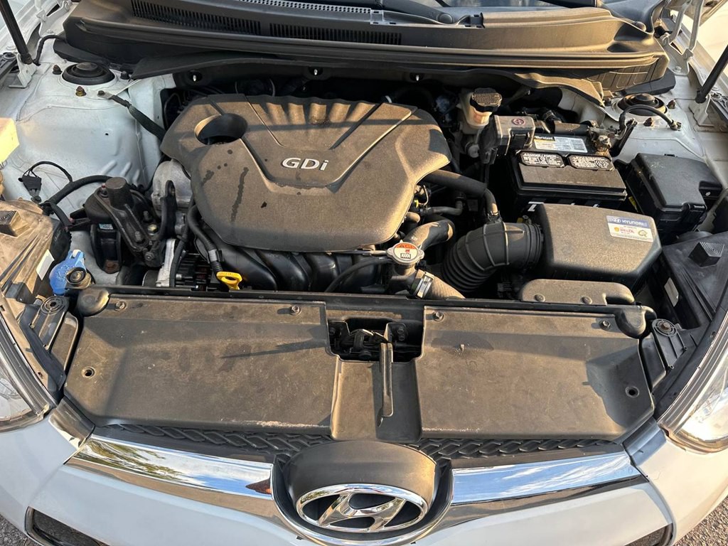 2016 Hyundai Veloster Image 12