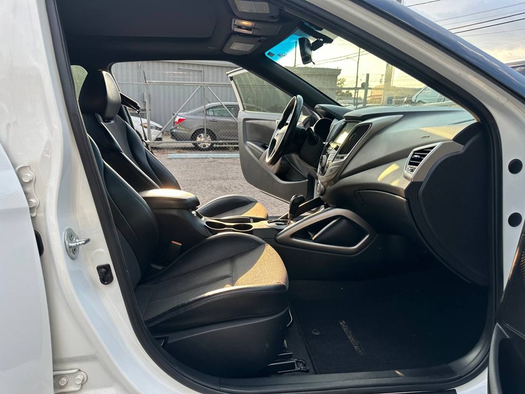 2016 Hyundai Veloster Image 21