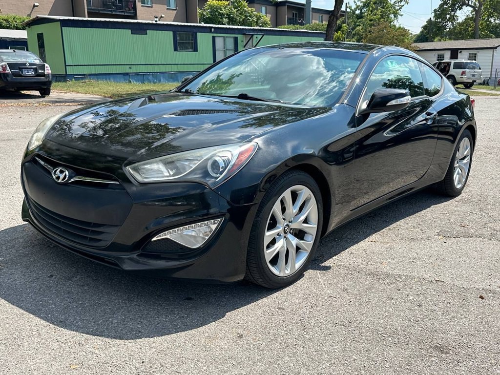 2015 Hyundai Genesis Image 2