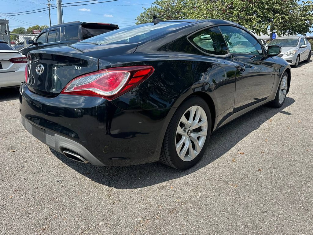 2015 Hyundai Genesis Image 6