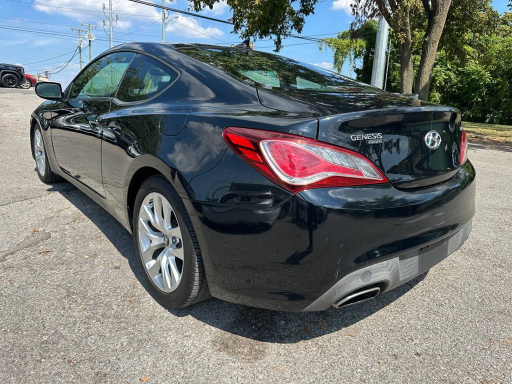 2015 Hyundai Genesis Image 8