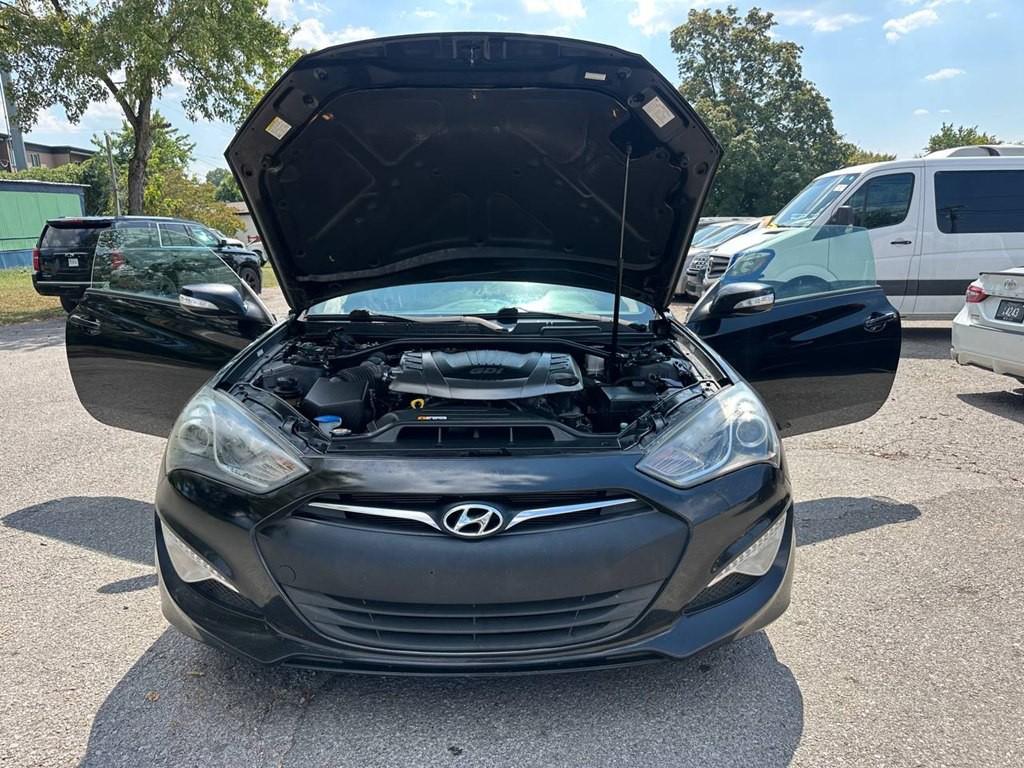 2015 Hyundai Genesis Image 10