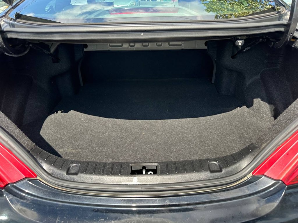 2015 Hyundai Genesis Image 12