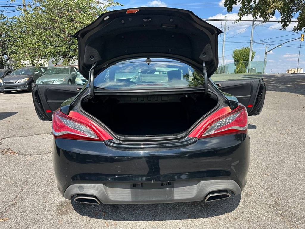 2015 Hyundai Genesis Image 13