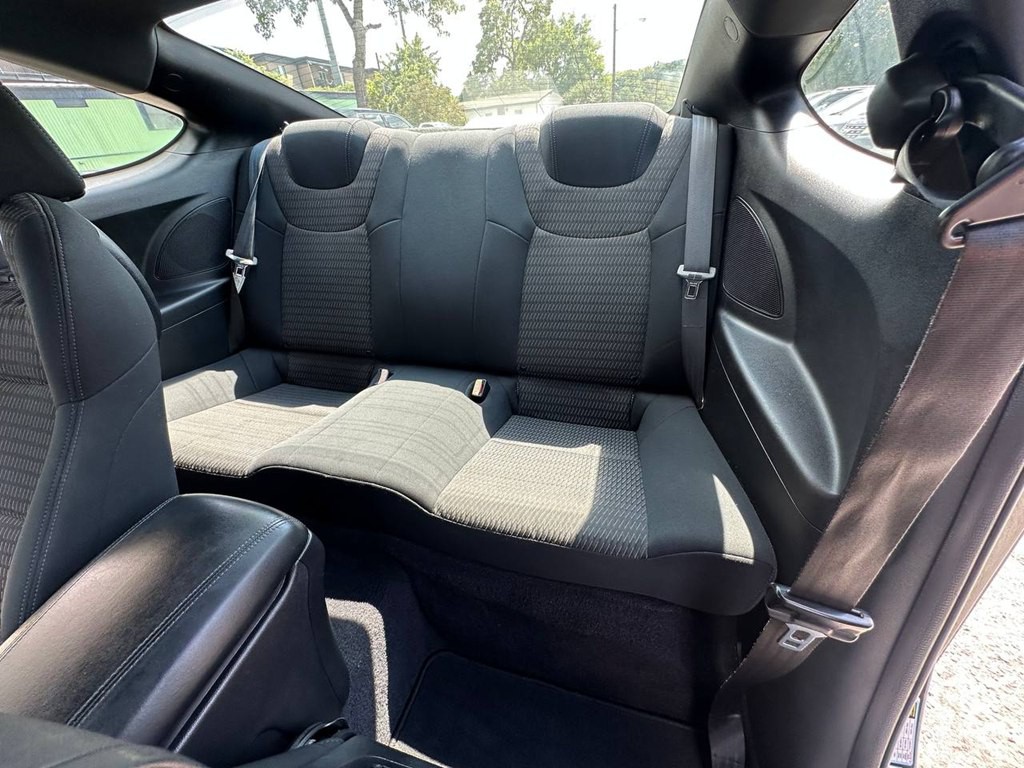 2015 Hyundai Genesis Image 16