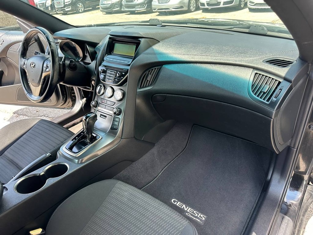 2015 Hyundai Genesis Image 19