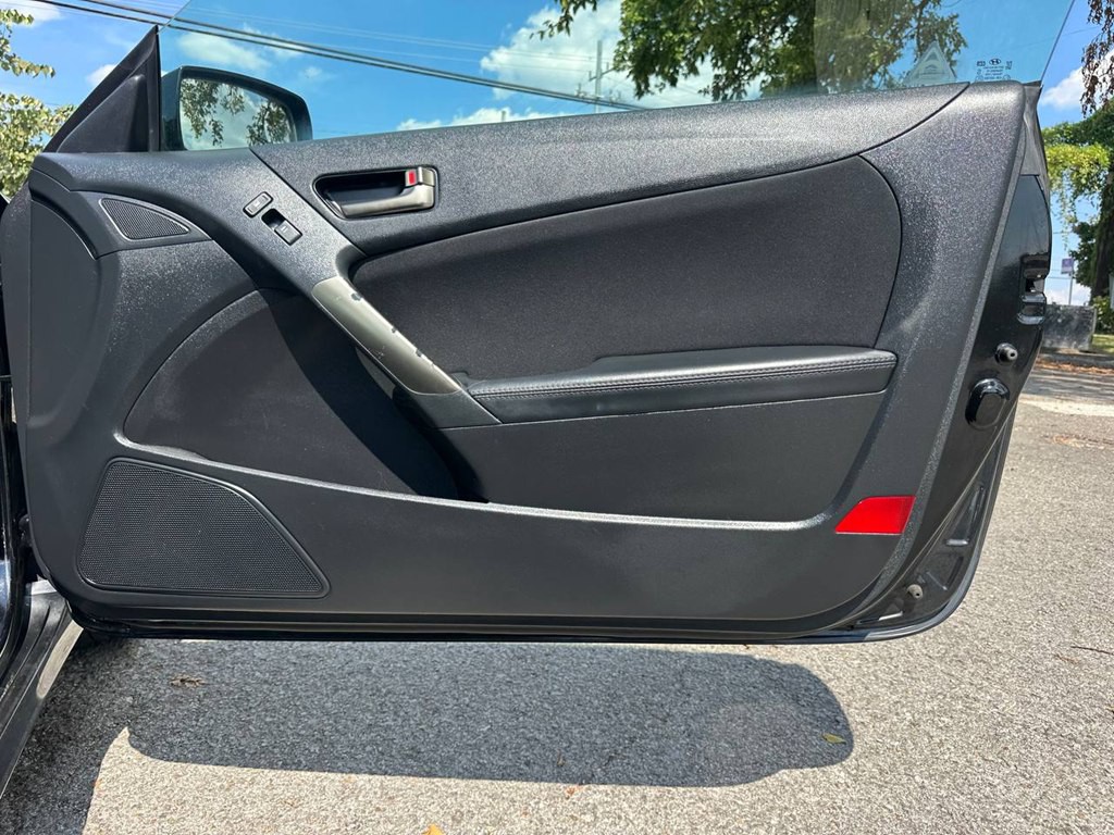 2015 Hyundai Genesis Image 21