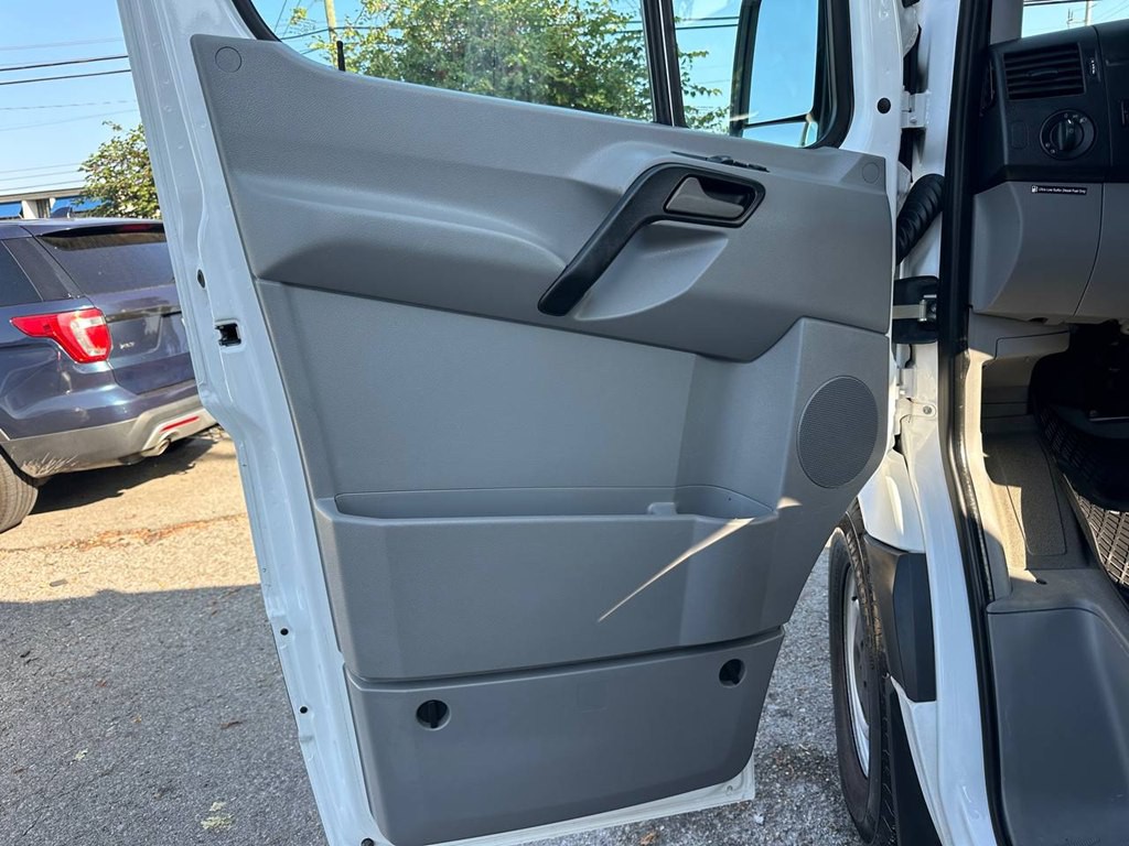 2014 Mercedes-Benz Sprinter Image 24