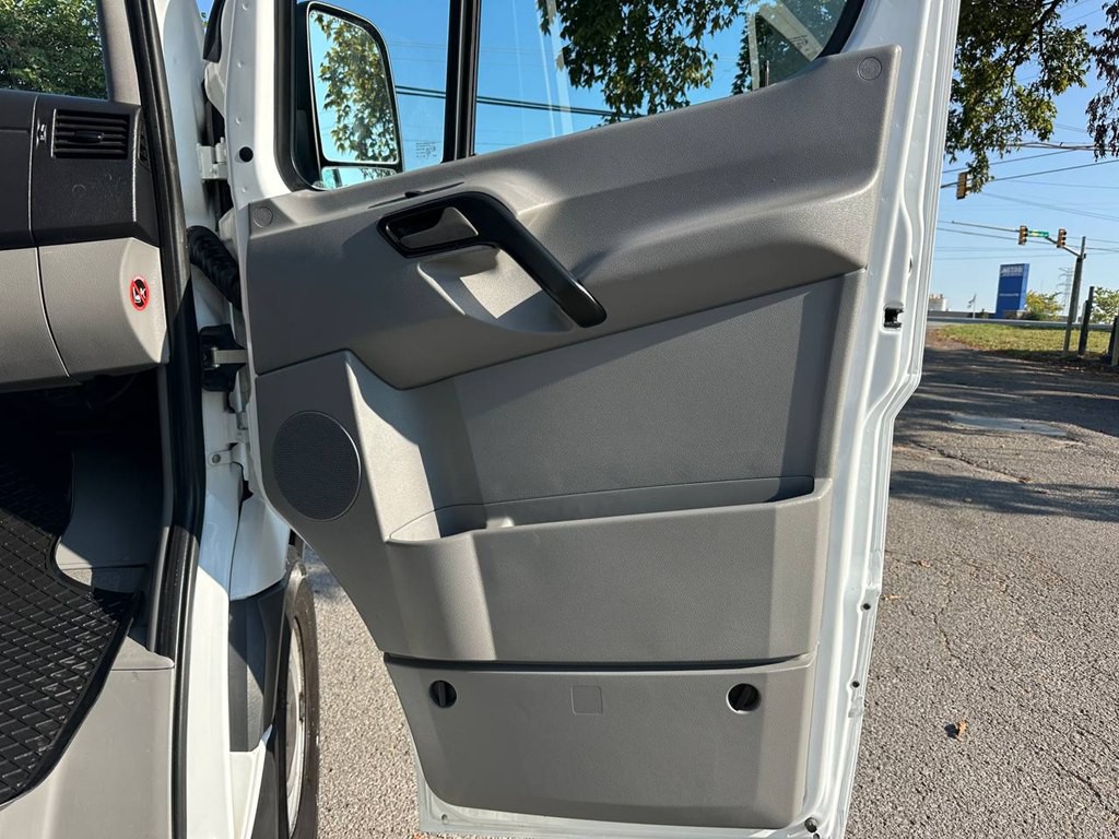 2014 Mercedes-Benz Sprinter Image 25