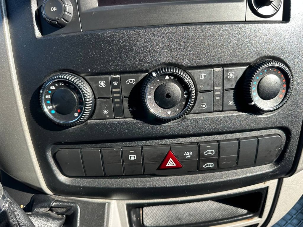 2014 Mercedes-Benz Sprinter Image 32