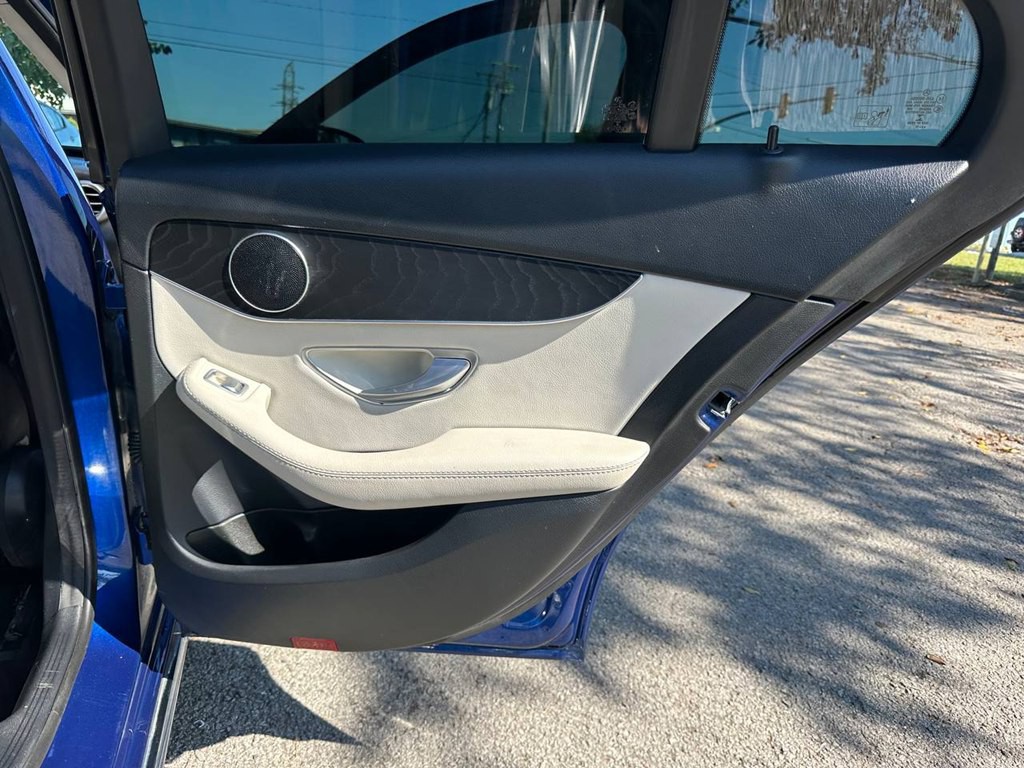 2017 Mercedes-Benz C-Class Image 19