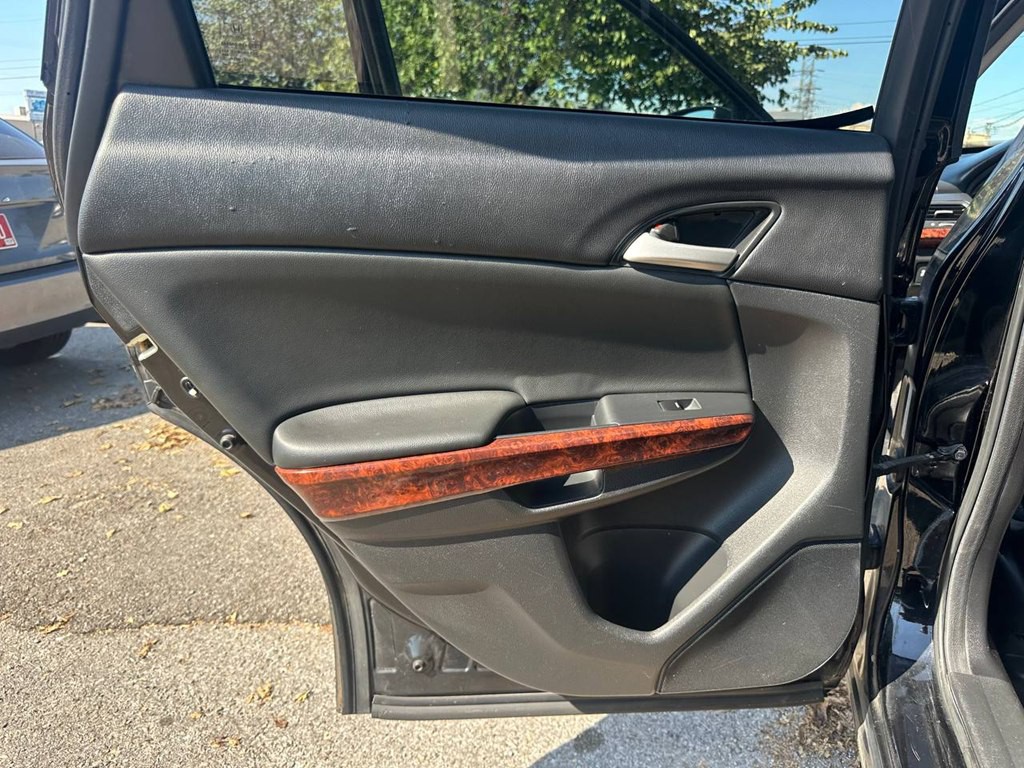 2010 Honda Crosstour Image 19