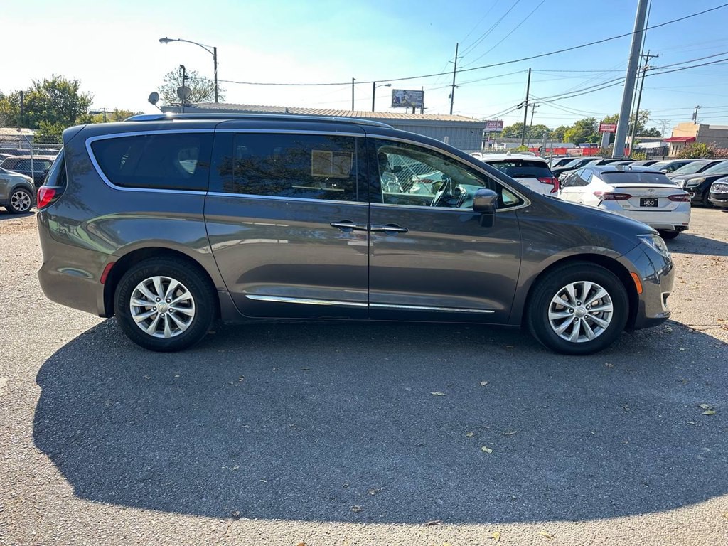2019 Chrysler Pacifica Image 5
