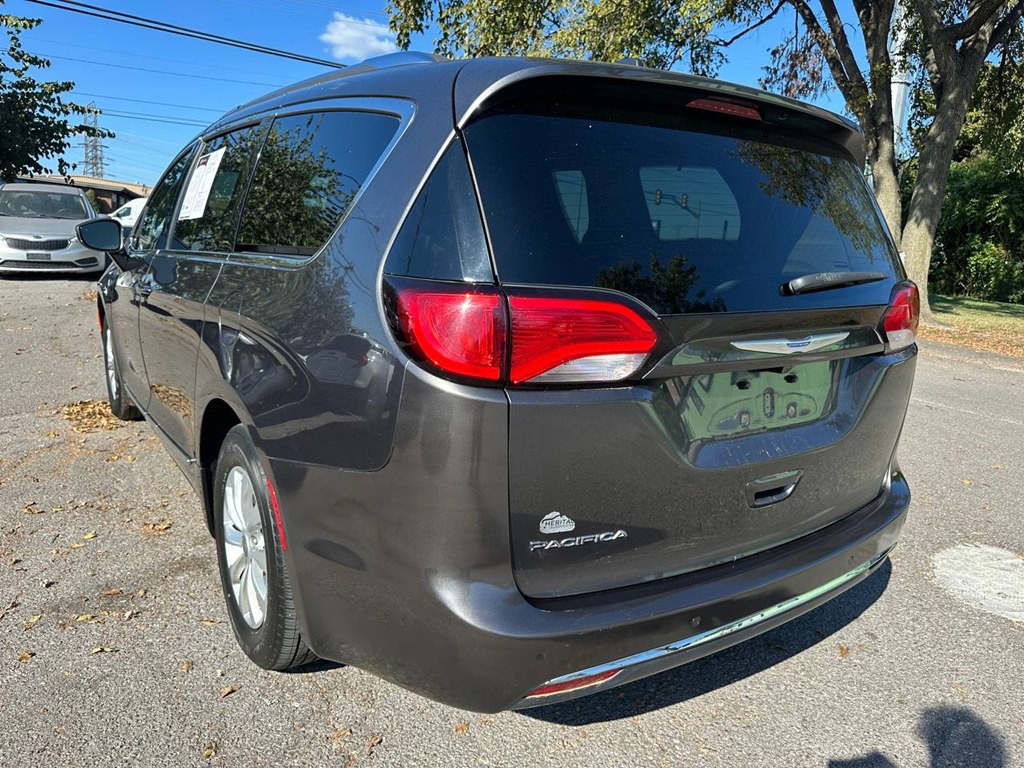 2019 Chrysler Pacifica Image 8