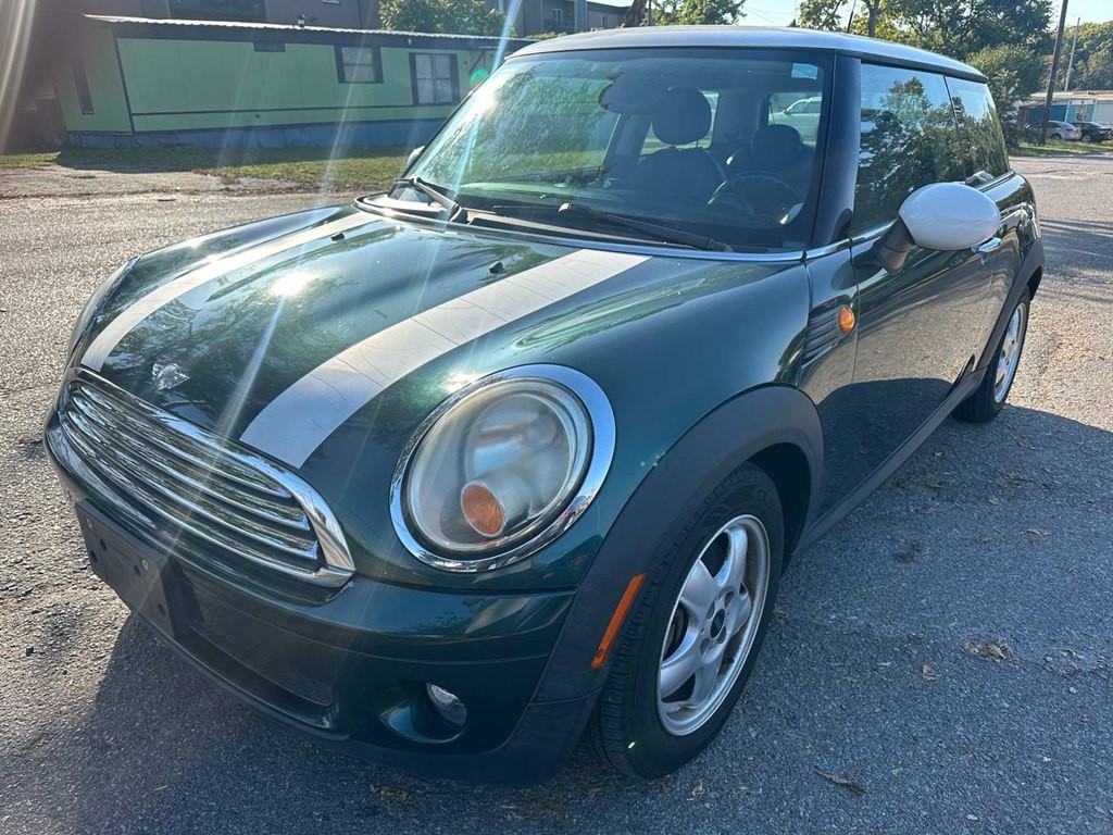 2010 MINI Cooper Image 2