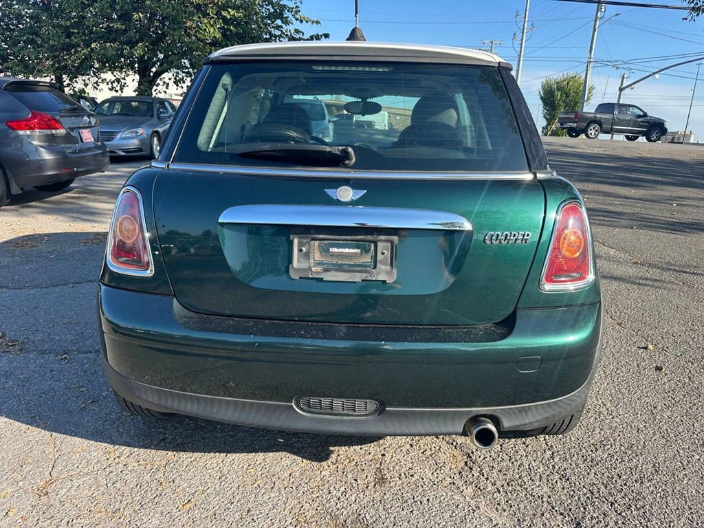 2010 MINI Cooper Image 7