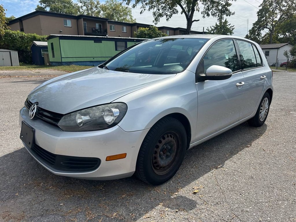 2010 Volkswagen Golf Image 2