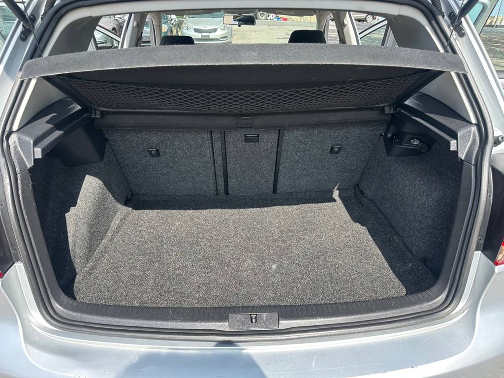 2010 Volkswagen Golf Image 13