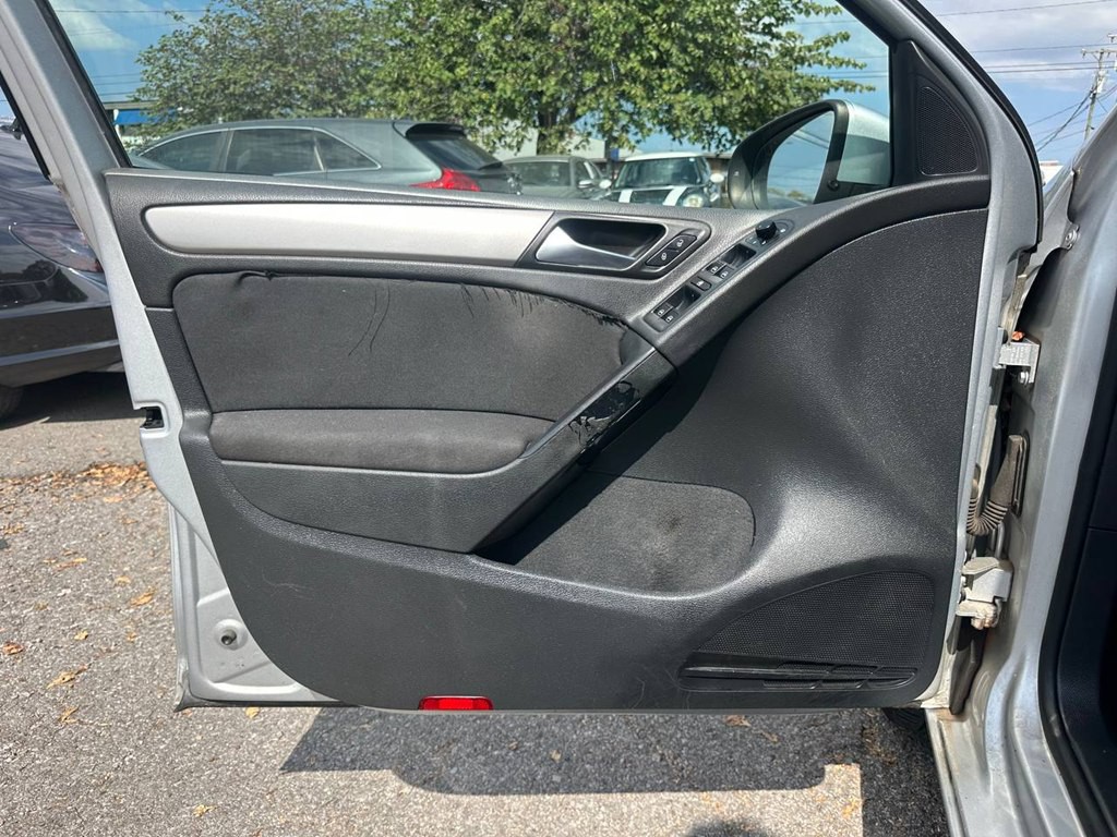 2010 Volkswagen Golf Image 15