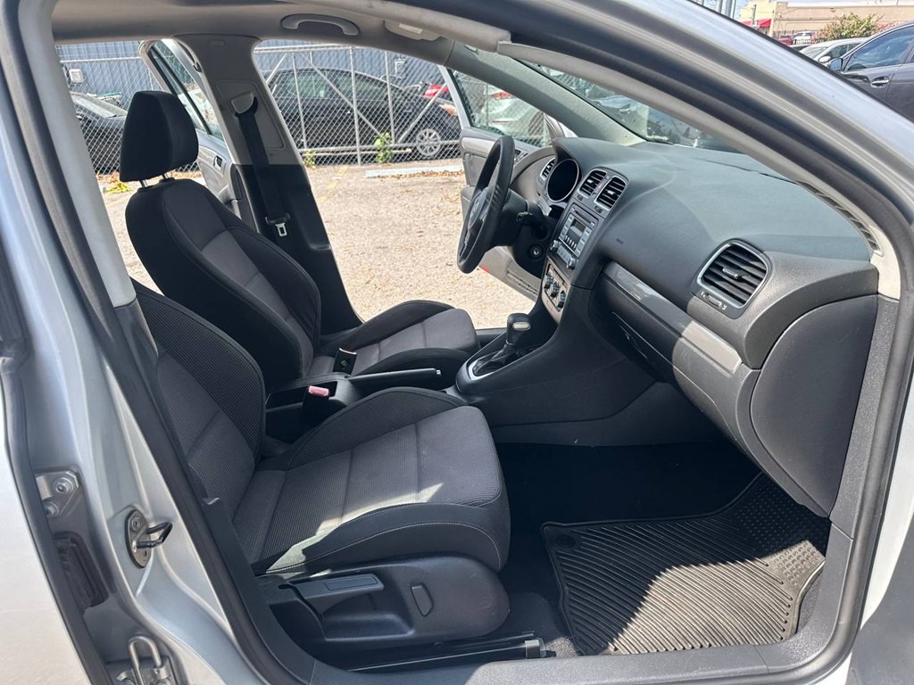 2010 Volkswagen Golf Image 23