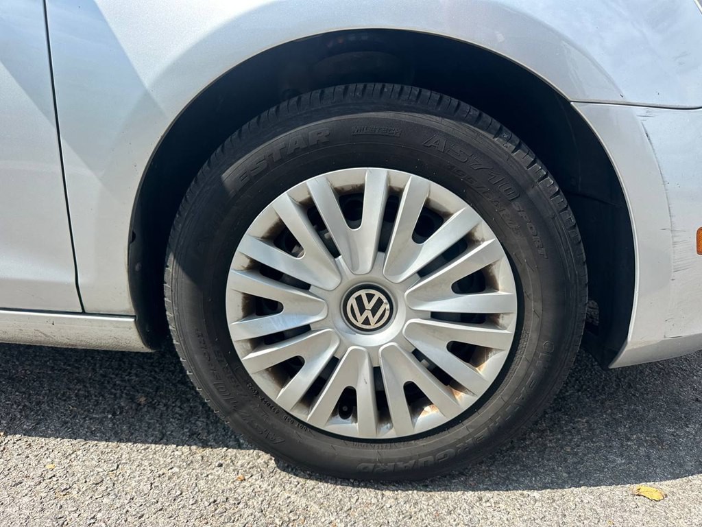 2010 Volkswagen Golf Image 27