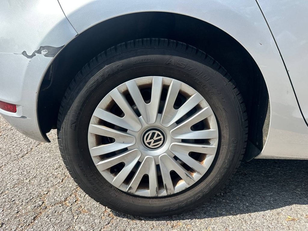 2010 Volkswagen Golf Image 28