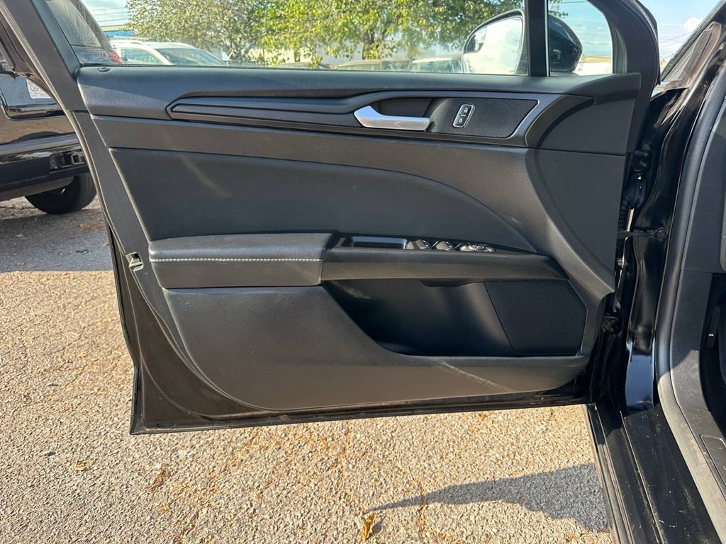 2018 Ford Fusion Image 16