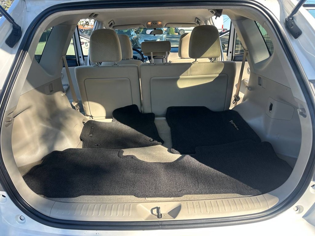 2012 Toyota Prius Image 11