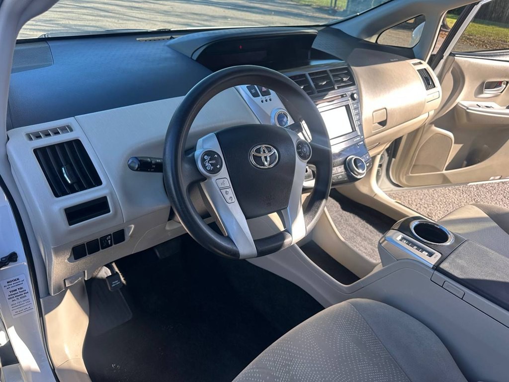 2012 Toyota Prius Image 13